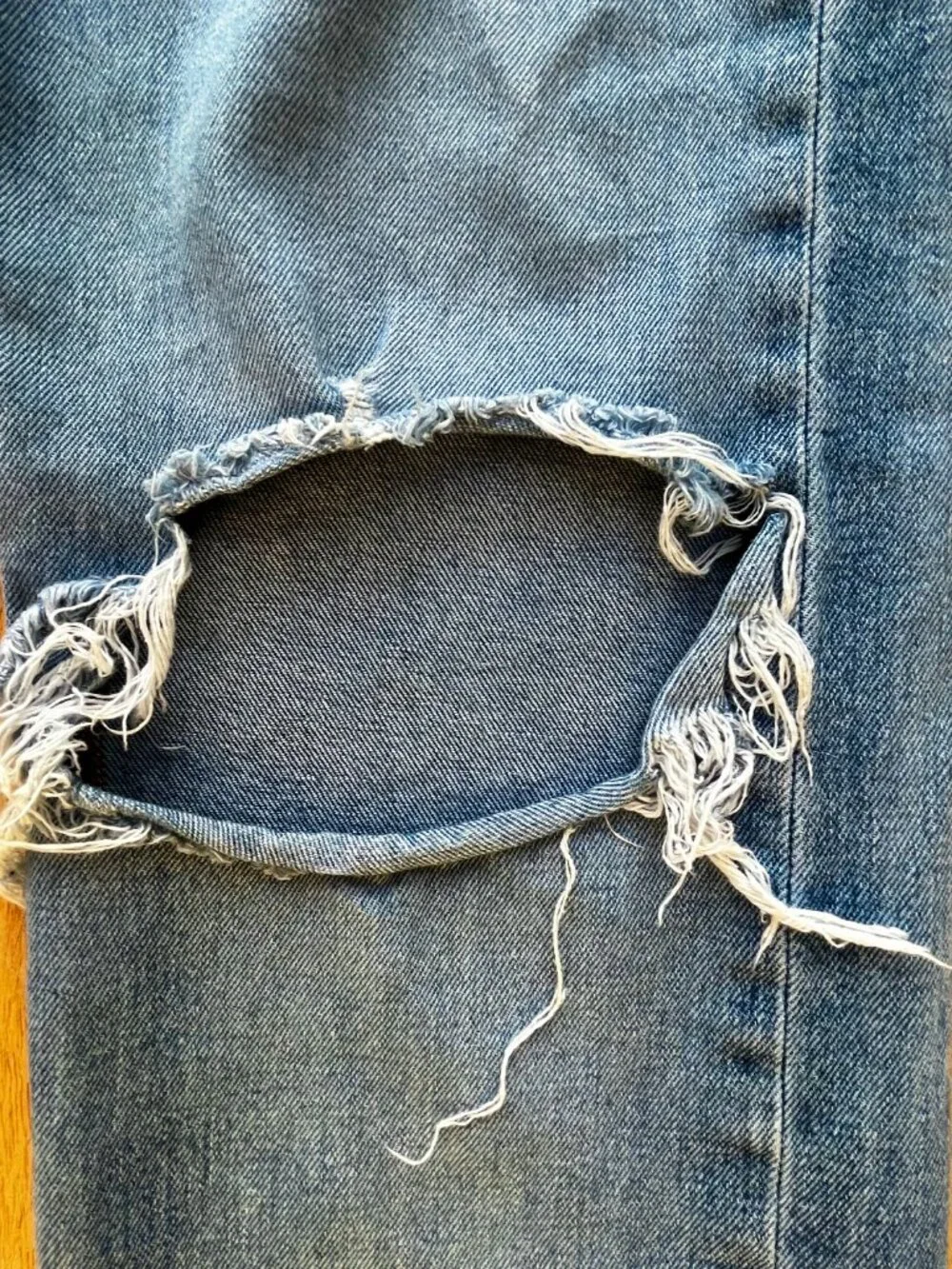 LEVIS 501 BUTTON FLY DESTRUCTED STRAIGHT LEG JEANS MEN’S sz 34W X 34L STRETCH